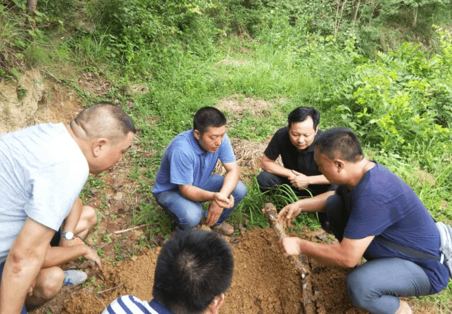 市城投集團(tuán)深入思南縣寬坪鄉(xiāng)良田壩村開展幫扶工作