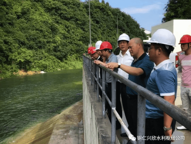 市城投集團(tuán)公司王貴軍總經(jīng)理一行蒞臨興欣水利樞紐公司指導(dǎo)工作