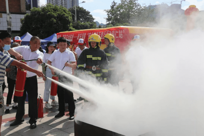 市城投集團(tuán)公司參加2020年全市安全生產(chǎn)宣傳咨詢?nèi)栈顒?dòng)