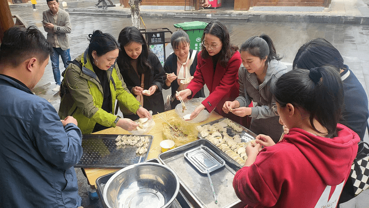 銅仁城交集團開展“凝心聚力譜華章 揚帆遠航展風(fēng)采” 三八國際婦女節(jié)紀念活動