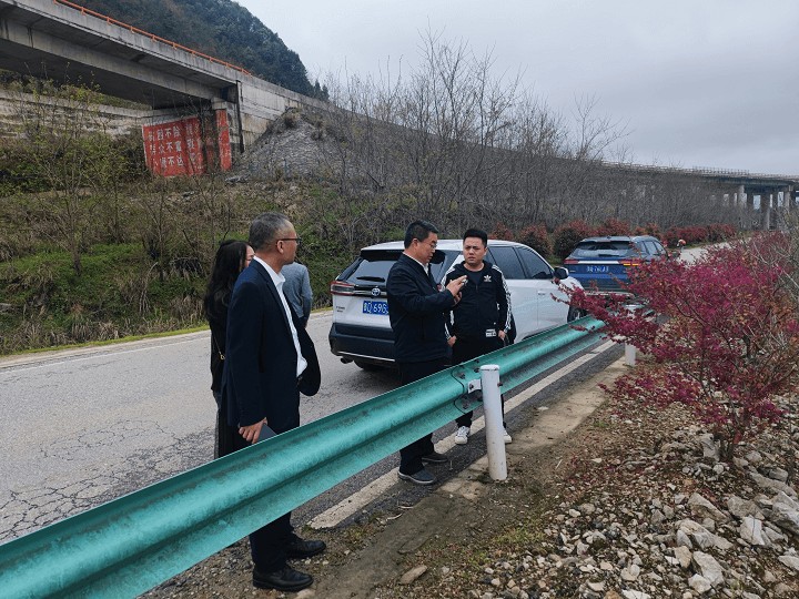 銅仁市人大副主任黃洪州前往銅仁城交集團(tuán)能投公司開(kāi)展調(diào)研工作