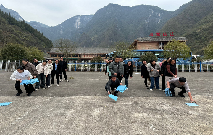 銅仁城交集團(tuán)開展“春游踏青?走進(jìn)自然” 三八國際婦女節(jié)活動(dòng)